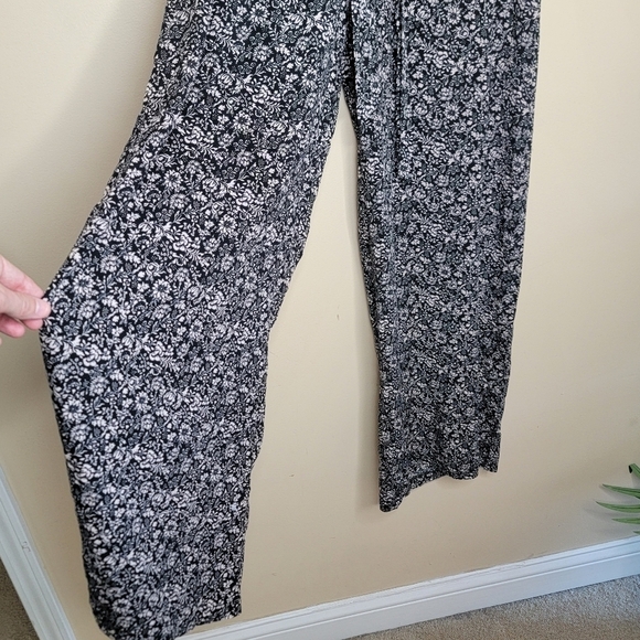 NWT Apricot | Black & Cream Ditsy Floral Palazzo Trousers Size Medium - Picture 3 of 7